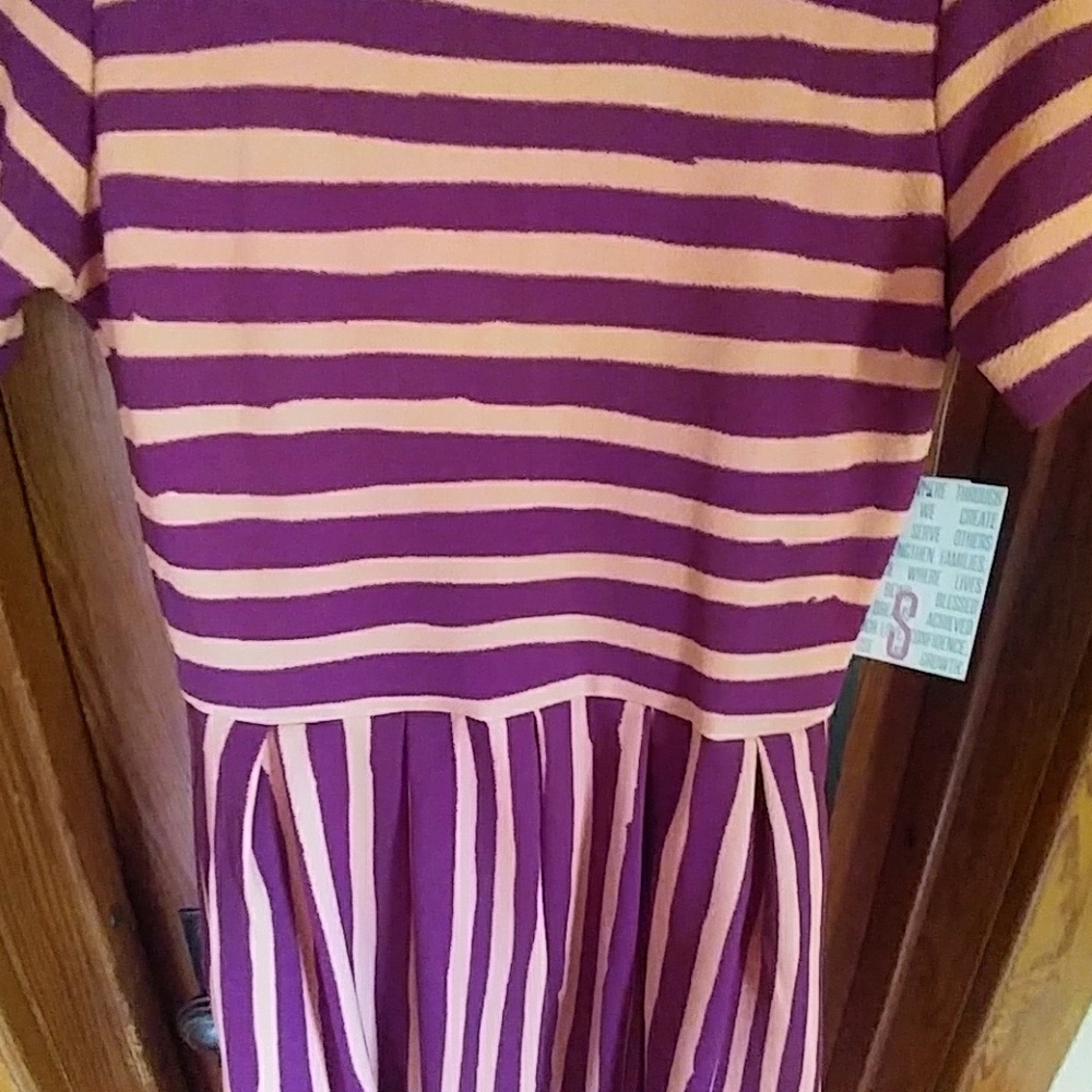 Lularoe Amelia - Picture 2 of 2